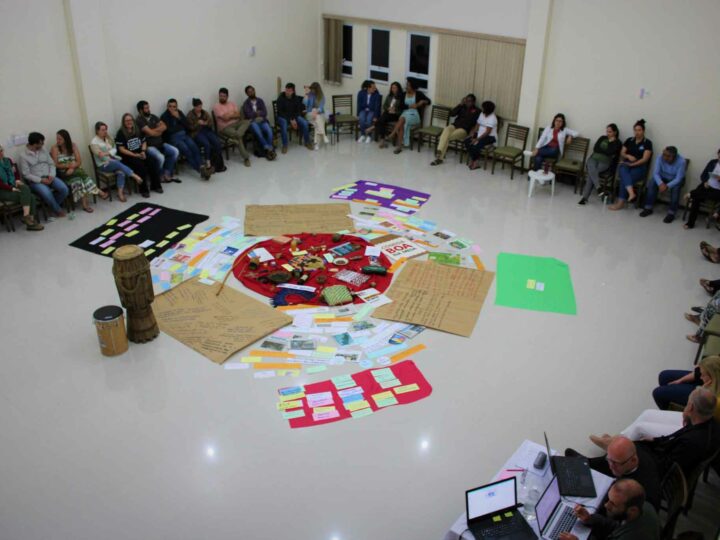Equipe de FLD-COMIN-CAPA realiza encontro presencial voltado ao Projeto Político Pedagógico